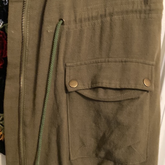 Cargo vest with pockets - Picture 2 of 7